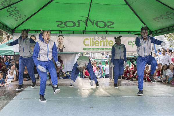 Día del Cliente en San Cristobal
Día del Cliente en San Cristobal
Fecha: Marzo 24 de 2018
Para descargar esta fotografía en alta resolución, haga clic sobre la imagen hasta que la misma se despliegue en la pantalla completa; luego dé clic derecho y elija la opción "guardar imagen como". 
En caso de publicación por cualquier medio, solicitamos acompañarla del crédito: "Foto EPM"
Palabras clave: Día Cliente San Cristobal