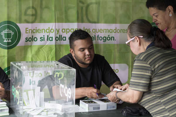 Día del Cliente en San Cristobal
Día del Cliente en San Cristobal
Fecha: Marzo 24 de 2018
Para descargar esta fotografía en alta resolución, haga clic sobre la imagen hasta que la misma se despliegue en la pantalla completa; luego dé clic derecho y elija la opción "guardar imagen como". 
En caso de publicación por cualquier medio, solicitamos acompañarla del crédito: "Foto EPM"
Palabras clave: Día Cliente San Cristobal