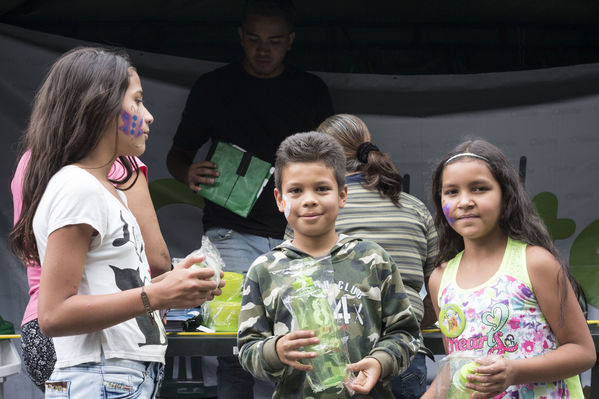 Día del Cliente en San Cristobal
Día del Cliente en San Cristobal
Fecha: Marzo 24 de 2018
Para descargar esta fotografía en alta resolución, haga clic sobre la imagen hasta que la misma se despliegue en la pantalla completa; luego dé clic derecho y elija la opción "guardar imagen como". 
En caso de publicación por cualquier medio, solicitamos acompañarla del crédito: "Foto EPM"
Palabras clave: Día Cliente San Cristobal