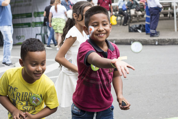 Día del Cliente en San Cristobal
Día del Cliente en San Cristobal
Fecha: Marzo 24 de 2018
Para descargar esta fotografía en alta resolución, haga clic sobre la imagen hasta que la misma se despliegue en la pantalla completa; luego dé clic derecho y elija la opción "guardar imagen como". 
En caso de publicación por cualquier medio, solicitamos acompañarla del crédito: "Foto EPM"
Palabras clave: Día Cliente San Cristobal