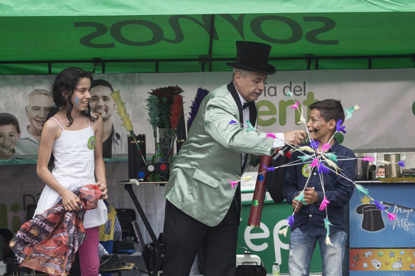 Día del Cliente en San Cristobal
Día del Cliente en San Cristobal
Fecha: Marzo 24 de 2018
Para descargar esta fotografía en alta resolución, haga clic sobre la imagen hasta que la misma se despliegue en la pantalla completa; luego dé clic derecho y elija la opción "guardar imagen como". 
En caso de publicación por cualquier medio, solicitamos acompañarla del crédito: "Foto EPM"
Palabras clave: Día Cliente San Cristobal