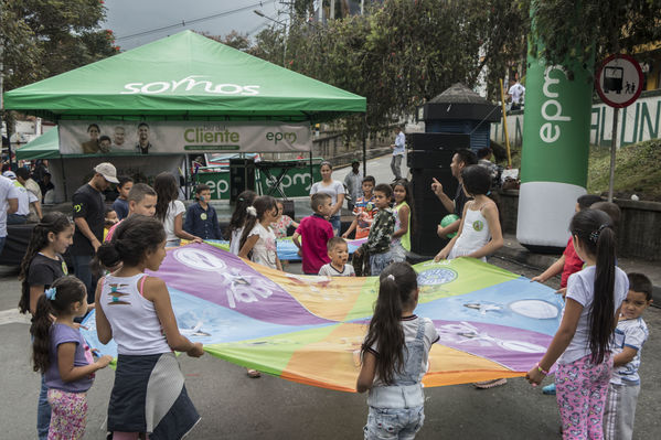 Día del Cliente en San Cristobal
Día del Cliente en San Cristobal
Fecha: Marzo 24 de 2018
Para descargar esta fotografía en alta resolución, haga clic sobre la imagen hasta que la misma se despliegue en la pantalla completa; luego dé clic derecho y elija la opción "guardar imagen como". 
En caso de publicación por cualquier medio, solicitamos acompañarla del crédito: "Foto EPM"
Palabras clave: Día Cliente San Cristobal