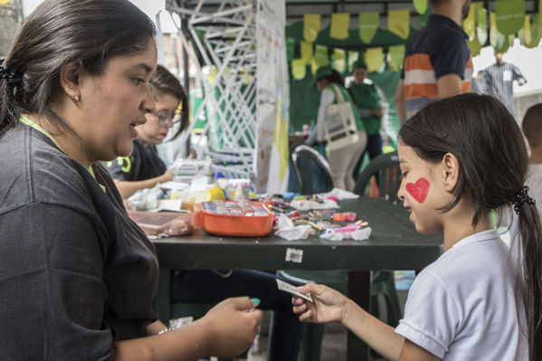 Día del Cliente en San Cristobal
Día del Cliente en San Cristobal
Fecha: Marzo 24 de 2018
Para descargar esta fotografía en alta resolución, haga clic sobre la imagen hasta que la misma se despliegue en la pantalla completa; luego dé clic derecho y elija la opción "guardar imagen como". 
En caso de publicación por cualquier medio, solicitamos acompañarla del crédito: "Foto EPM"
Palabras clave: Día Cliente San Cristobal