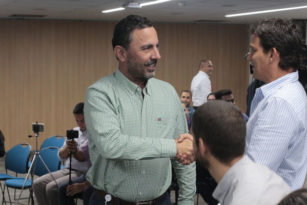 Rueda de Prensa firma de convenio para recuperación de cuenca media y baja rio Cauca 
Rueda de Prensa firma de convenio para recuperación de cuenca media y baja rio Cauca 
marzo 28 2019 Firma de convenio para recuperación de cuenca media y baja rio Cauca 
Para descargar esta fotografía en alta resolución, haga clic sobre la imagen hasta que la misma se despliegue en la pantalla completa; luego dé clic derecho y elija la opción "guardar imagen como". 
En caso de publicación por cualquier medio, solicitamos acompañarla del crédito: "Foto EPM
Palabras clave: Rueda de Prensa firma de convenio para recuperación de cuenca media y baja rio Cauca