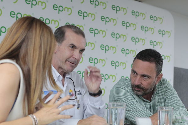 Rueda de Prensa firma de convenio para recuperación de cuenca media y baja rio Cauca 
Rueda de Prensa firma de convenio para recuperación de cuenca media y baja rio Cauca 
marzo 28 2019 Firma de convenio para recuperación de cuenca media y baja rio Cauca 
Para descargar esta fotografía en alta resolución, haga clic sobre la imagen hasta que la misma se despliegue en la pantalla completa; luego dé clic derecho y elija la opción "guardar imagen como". 
En caso de publicación por cualquier medio, solicitamos acompañarla del crédito: "Foto EPM
Palabras clave: Rueda de Prensa firma de convenio para recuperación de cuenca media y baja rio Cauca