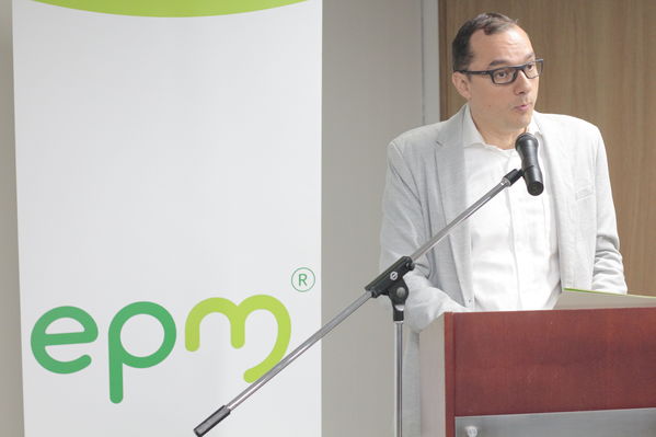 Rueda de Prensa firma de convenio para recuperación de cuenca media y baja rio Cauca 
Rueda de Prensa firma de convenio para recuperación de cuenca media y baja rio Cauca 
marzo 28 2019 Firma de convenio para recuperación de cuenca media y baja rio Cauca 
Para descargar esta fotografía en alta resolución, haga clic sobre la imagen hasta que la misma se despliegue en la pantalla completa; luego dé clic derecho y elija la opción "guardar imagen como". 
En caso de publicación por cualquier medio, solicitamos acompañarla del crédito: "Foto EPM
Palabras clave: Rueda de Prensa firma de convenio para recuperación de cuenca media y baja rio Cauca