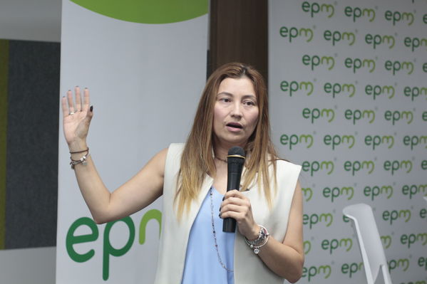 Rueda de Prensa firma de convenio para recuperación de cuenca media y baja rio Cauca 
Rueda de Prensa firma de convenio para recuperación de cuenca media y baja rio Cauca 
marzo 28 2019 Firma de convenio para recuperación de cuenca media y baja rio Cauca 
Para descargar esta fotografía en alta resolución, haga clic sobre la imagen hasta que la misma se despliegue en la pantalla completa; luego dé clic derecho y elija la opción "guardar imagen como". 
En caso de publicación por cualquier medio, solicitamos acompañarla del crédito: "Foto EPM
Palabras clave: Rueda de Prensa firma de convenio para recuperación de cuenca media y baja rio Cauca