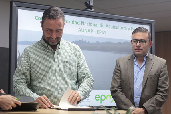 Rueda de Prensa firma de convenio para recuperación de cuenca media y baja rio Cauca 
Rueda de Prensa firma de convenio para recuperación de cuenca media y baja rio Cauca 
marzo 28 2019 Firma de convenio para recuperación de cuenca media y baja rio Cauca 
Para descargar esta fotografía en alta resolución, haga clic sobre la imagen hasta que la misma se despliegue en la pantalla completa; luego dé clic derecho y elija la opción "guardar imagen como". 
En caso de publicación por cualquier medio, solicitamos acompañarla del crédito: "Foto EPM
Palabras clave: Rueda de Prensa firma de convenio para recuperación de cuenca media y baja rio Cauca