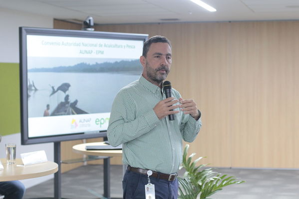 Rueda de Prensa firma de convenio para recuperación de cuenca media y baja rio Cauca 
Rueda de Prensa firma de convenio para recuperación de cuenca media y baja rio Cauca 
marzo 28 2019 Firma de convenio para recuperación de cuenca media y baja rio Cauca 
Para descargar esta fotografía en alta resolución, haga clic sobre la imagen hasta que la misma se despliegue en la pantalla completa; luego dé clic derecho y elija la opción "guardar imagen como". 
En caso de publicación por cualquier medio, solicitamos acompañarla del crédito: "Foto EPM
Palabras clave: Rueda de Prensa firma de convenio para recuperación de cuenca media y baja rio Cauca