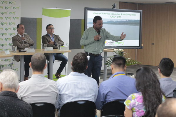 Rueda de Prensa firma de convenio para recuperación de cuenca media y baja rio Cauca 
Rueda de Prensa firma de convenio para recuperación de cuenca media y baja rio Cauca 
marzo 28 2019 Firma de convenio para recuperación de cuenca media y baja rio Cauca 
Para descargar esta fotografía en alta resolución, haga clic sobre la imagen hasta que la misma se despliegue en la pantalla completa; luego dé clic derecho y elija la opción "guardar imagen como". 
En caso de publicación por cualquier medio, solicitamos acompañarla del crédito: "Foto EPM
Palabras clave: Rueda de Prensa firma de convenio para recuperación de cuenca media y baja rio Cauca
