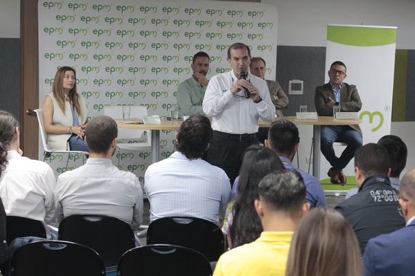 Rueda de Prensa firma de convenio para recuperación de cuenca media y baja rio Cauca 
Rueda de Prensa firma de convenio para recuperación de cuenca media y baja rio Cauca 
marzo 28 2019 Firma de convenio para recuperación de cuenca media y baja rio Cauca 
Para descargar esta fotografía en alta resolución, haga clic sobre la imagen hasta que la misma se despliegue en la pantalla completa; luego dé clic derecho y elija la opción "guardar imagen como". 
En caso de publicación por cualquier medio, solicitamos acompañarla del crédito: "Foto EPM
Palabras clave: Rueda de Prensa firma de convenio para recuperación de cuenca media y baja rio Cauca