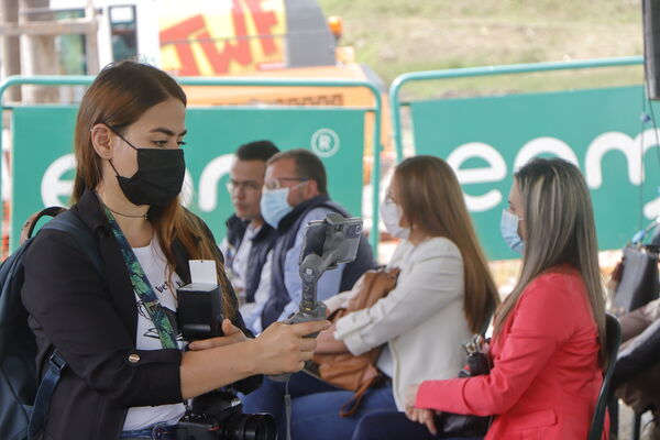 Visita obras Planta Tranvia Rionegro
Para descargar esta fotografía en alta resolución, haga clic sobre la imagen hasta que la misma se despliegue en la pantalla completa; luego dé clic derecho y elija la opción "guardar imagen como".
En caso de publicación por cualquier medio, solicitamos acompañarla del crédito: "Foto EPM"

Palabras clave: Visita obras Planta Tranvia Rionegro