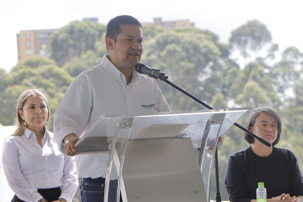 Visita obras Planta Tranvia Rionegro
Para descargar esta fotografía en alta resolución, haga clic sobre la imagen hasta que la misma se despliegue en la pantalla completa; luego dé clic derecho y elija la opción "guardar imagen como".
En caso de publicación por cualquier medio, solicitamos acompañarla del crédito: "Foto EPM"

Palabras clave: Visita obras Planta Tranvia Rionegro