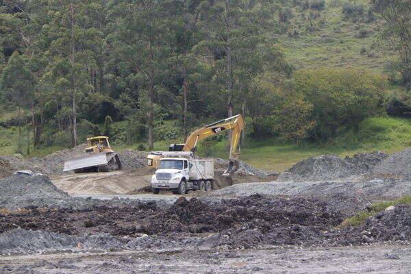 Visita obras Planta Tranvia Rionegro
Para descargar esta fotografía en alta resolución, haga clic sobre la imagen hasta que la misma se despliegue en la pantalla completa; luego dé clic derecho y elija la opción "guardar imagen como".
En caso de publicación por cualquier medio, solicitamos acompañarla del crédito: "Foto EPM"

Palabras clave: Visita obras Planta Tranvia Rionegro