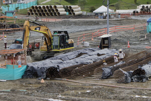 Visita obras Planta Tranvia Rionegro
Para descargar esta fotografía en alta resolución, haga clic sobre la imagen hasta que la misma se despliegue en la pantalla completa; luego dé clic derecho y elija la opción "guardar imagen como".
En caso de publicación por cualquier medio, solicitamos acompañarla del crédito: "Foto EPM"

Palabras clave: Visita obras Planta Tranvia Rionegro