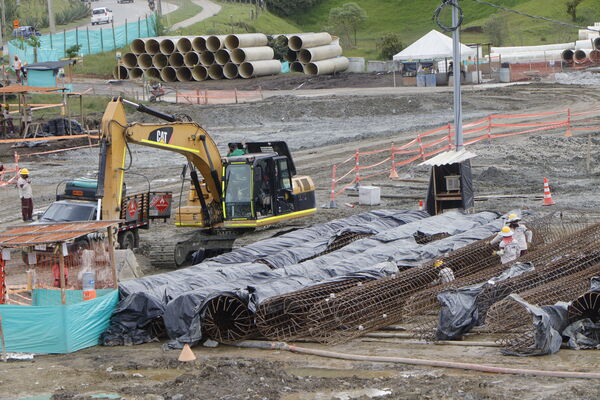 Visita obras Planta Tranvia Rionegro
Para descargar esta fotografía en alta resolución, haga clic sobre la imagen hasta que la misma se despliegue en la pantalla completa; luego dé clic derecho y elija la opción "guardar imagen como".
En caso de publicación por cualquier medio, solicitamos acompañarla del crédito: "Foto EPM"

Palabras clave: Visita obras Planta Tranvia Rionegro