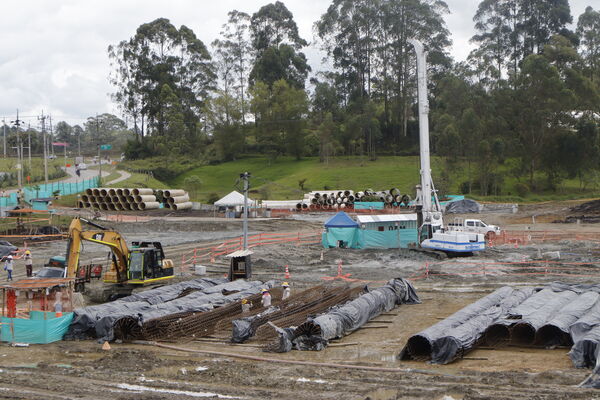 Visita obras Planta Tranvia Rionegro
Para descargar esta fotografía en alta resolución, haga clic sobre la imagen hasta que la misma se despliegue en la pantalla completa; luego dé clic derecho y elija la opción "guardar imagen como".
En caso de publicación por cualquier medio, solicitamos acompañarla del crédito: "Foto EPM"

Palabras clave: Visita obras Planta Tranvia Rionegro