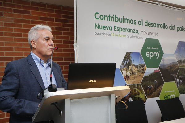 Rueda de prensa – Entrada en operación de Nueva Esperanza
Rueda de prensa – Entrada en operación de Nueva Esperanza
Fecha: Mayo 16 de 2017. Ciudad: Bogotá
Para descargar esta fotografía en alta resolución, haga clic sobre la imagen hasta que la misma se despliegue en la pantalla completa; luego dé clic derecho y elija la opción "guardar imagen como". 
En caso de publicación por cualquier medio, solicitamos acompañarla del crédito: "Foto EPM"
Palabras clave: Rueda de prensa – Entrada en operación de Nueva Esperanza