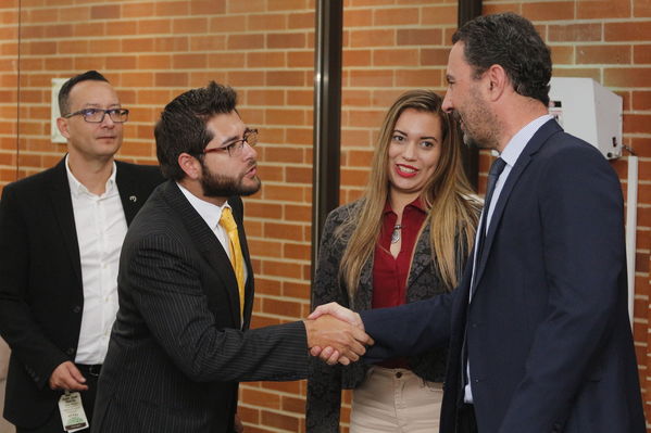 Rueda de prensa – Entrada en operación de Nueva Esperanza
Rueda de prensa – Entrada en operación de Nueva Esperanza
Fecha: Mayo 16 de 2017. Ciudad: Bogotá
Para descargar esta fotografía en alta resolución, haga clic sobre la imagen hasta que la misma se despliegue en la pantalla completa; luego dé clic derecho y elija la opción "guardar imagen como". 
En caso de publicación por cualquier medio, solicitamos acompañarla del crédito: "Foto EPM"
Palabras clave: Rueda de prensa – Entrada en operación de Nueva Esperanza