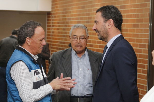 Rueda de prensa – Entrada en operación de Nueva Esperanza
Rueda de prensa – Entrada en operación de Nueva Esperanza
Fecha: Mayo 16 de 2017. Ciudad: Bogotá
Para descargar esta fotografía en alta resolución, haga clic sobre la imagen hasta que la misma se despliegue en la pantalla completa; luego dé clic derecho y elija la opción "guardar imagen como". 
En caso de publicación por cualquier medio, solicitamos acompañarla del crédito: "Foto EPM"
Palabras clave: Rueda de prensa – Entrada en operación de Nueva Esperanza