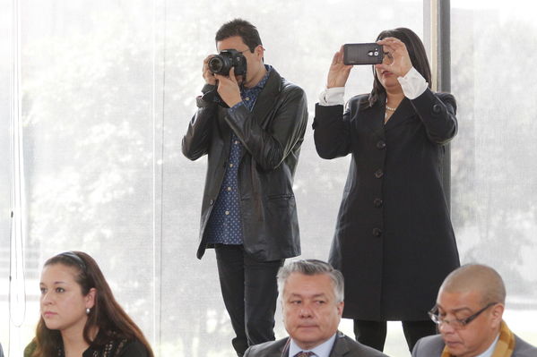 Rueda de prensa – Entrada en operación de Nueva Esperanza
Rueda de prensa – Entrada en operación de Nueva Esperanza
Fecha: Mayo 16 de 2017. Ciudad: Bogotá
Para descargar esta fotografía en alta resolución, haga clic sobre la imagen hasta que la misma se despliegue en la pantalla completa; luego dé clic derecho y elija la opción "guardar imagen como". 
En caso de publicación por cualquier medio, solicitamos acompañarla del crédito: "Foto EPM"
Palabras clave: Rueda de prensa – Entrada en operación de Nueva Esperanza