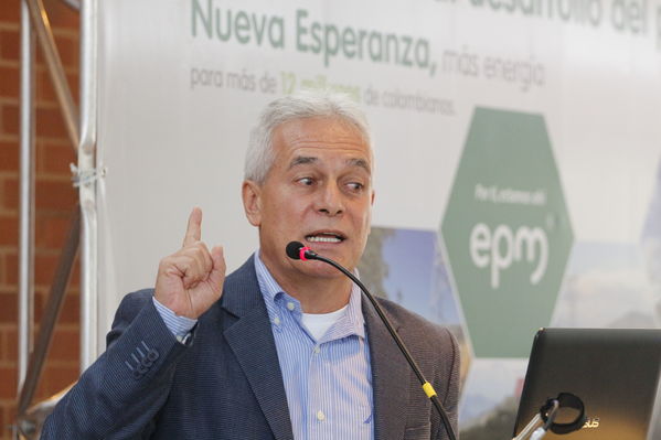 Rueda de prensa – Entrada en operación de Nueva Esperanza
Rueda de prensa – Entrada en operación de Nueva Esperanza
Fecha: Mayo 16 de 2017. Ciudad: Bogotá
Para descargar esta fotografía en alta resolución, haga clic sobre la imagen hasta que la misma se despliegue en la pantalla completa; luego dé clic derecho y elija la opción "guardar imagen como". 
En caso de publicación por cualquier medio, solicitamos acompañarla del crédito: "Foto EPM"
Palabras clave: Rueda de prensa – Entrada en operación de Nueva Esperanza