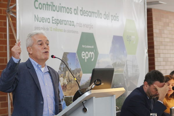 Rueda de prensa – Entrada en operación de Nueva Esperanza
Rueda de prensa – Entrada en operación de Nueva Esperanza
Fecha: Mayo 16 de 2017. Ciudad: Bogotá
Para descargar esta fotografía en alta resolución, haga clic sobre la imagen hasta que la misma se despliegue en la pantalla completa; luego dé clic derecho y elija la opción "guardar imagen como". 
En caso de publicación por cualquier medio, solicitamos acompañarla del crédito: "Foto EPM"
Palabras clave: Rueda de prensa – Entrada en operación de Nueva Esperanza