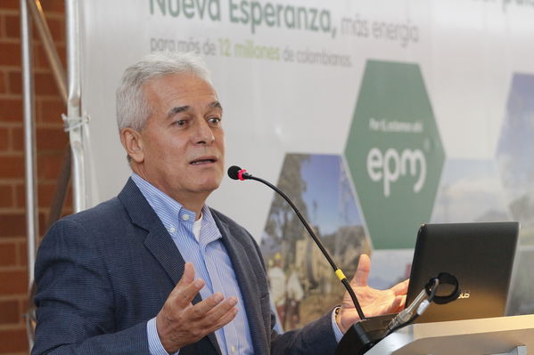 Rueda de prensa – Entrada en operación de Nueva Esperanza
Rueda de prensa – Entrada en operación de Nueva Esperanza
Fecha: Mayo 16 de 2017. Ciudad: Bogotá
Para descargar esta fotografía en alta resolución, haga clic sobre la imagen hasta que la misma se despliegue en la pantalla completa; luego dé clic derecho y elija la opción "guardar imagen como". 
En caso de publicación por cualquier medio, solicitamos acompañarla del crédito: "Foto EPM"
Palabras clave: Rueda de prensa – Entrada en operación de Nueva Esperanza