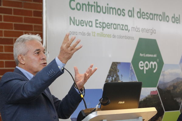 Rueda de prensa – Entrada en operación de Nueva Esperanza
Rueda de prensa – Entrada en operación de Nueva Esperanza
Fecha: Mayo 16 de 2017. Ciudad: Bogotá
Para descargar esta fotografía en alta resolución, haga clic sobre la imagen hasta que la misma se despliegue en la pantalla completa; luego dé clic derecho y elija la opción "guardar imagen como". 
En caso de publicación por cualquier medio, solicitamos acompañarla del crédito: "Foto EPM"
Palabras clave: Rueda de prensa – Entrada en operación de Nueva Esperanza