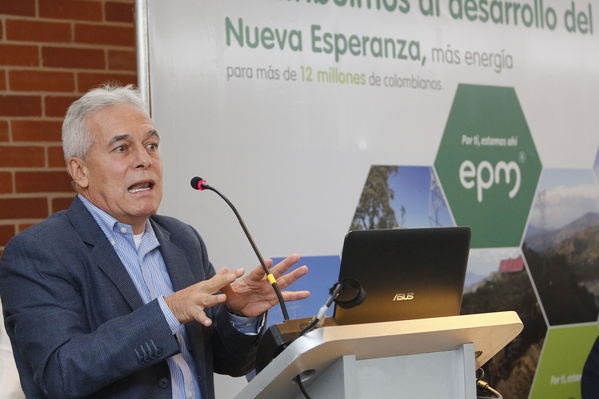 Rueda de prensa – Entrada en operación de Nueva Esperanza
Rueda de prensa – Entrada en operación de Nueva Esperanza
Fecha: Mayo 16 de 2017. Ciudad: Bogotá
Para descargar esta fotografía en alta resolución, haga clic sobre la imagen hasta que la misma se despliegue en la pantalla completa; luego dé clic derecho y elija la opción "guardar imagen como". 
En caso de publicación por cualquier medio, solicitamos acompañarla del crédito: "Foto EPM"
Palabras clave: Rueda de prensa – Entrada en operación de Nueva Esperanza