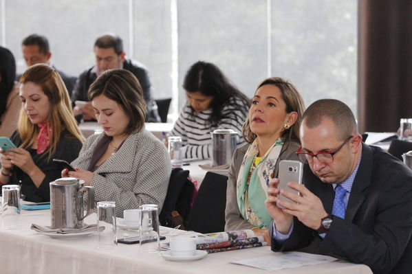 Rueda de prensa – Entrada en operación de Nueva Esperanza
Rueda de prensa – Entrada en operación de Nueva Esperanza
Fecha: Mayo 16 de 2017. Ciudad: Bogotá
Para descargar esta fotografía en alta resolución, haga clic sobre la imagen hasta que la misma se despliegue en la pantalla completa; luego dé clic derecho y elija la opción "guardar imagen como". 
En caso de publicación por cualquier medio, solicitamos acompañarla del crédito: "Foto EPM"
Palabras clave: Rueda de prensa – Entrada en operación de Nueva Esperanza