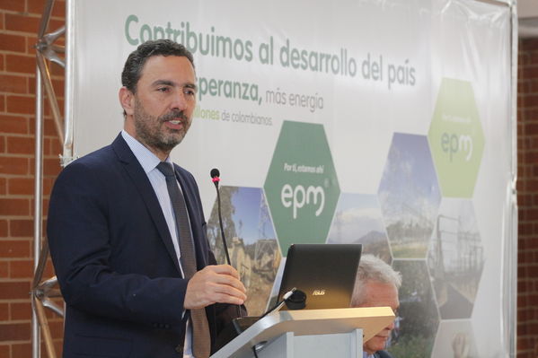 Rueda de prensa – Entrada en operación de Nueva Esperanza
Rueda de prensa – Entrada en operación de Nueva Esperanza
Fecha: Mayo 16 de 2017. Ciudad: Bogotá
Para descargar esta fotografía en alta resolución, haga clic sobre la imagen hasta que la misma se despliegue en la pantalla completa; luego dé clic derecho y elija la opción "guardar imagen como". 
En caso de publicación por cualquier medio, solicitamos acompañarla del crédito: "Foto EPM"
Palabras clave: Rueda de prensa – Entrada en operación de Nueva Esperanza