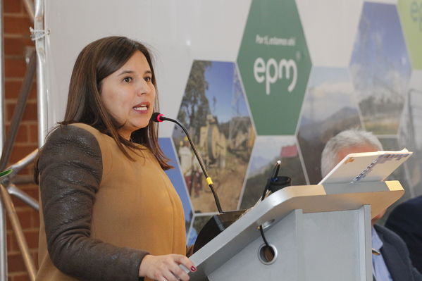 Rueda de prensa – Entrada en operación de Nueva Esperanza
Rueda de prensa – Entrada en operación de Nueva Esperanza
Fecha: Mayo 16 de 2017. Ciudad: Bogotá
Para descargar esta fotografía en alta resolución, haga clic sobre la imagen hasta que la misma se despliegue en la pantalla completa; luego dé clic derecho y elija la opción "guardar imagen como". 
En caso de publicación por cualquier medio, solicitamos acompañarla del crédito: "Foto EPM"
Palabras clave: Rueda de prensa – Entrada en operación de Nueva Esperanza