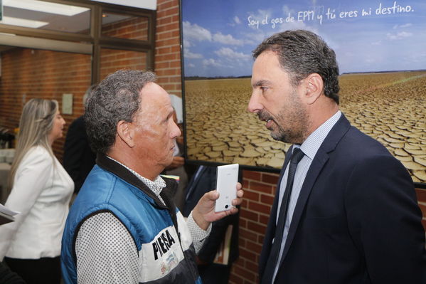 Rueda de prensa – Entrada en operación de Nueva Esperanza
Rueda de prensa – Entrada en operación de Nueva Esperanza
Fecha: Mayo 16 de 2017. Ciudad: Bogotá
Para descargar esta fotografía en alta resolución, haga clic sobre la imagen hasta que la misma se despliegue en la pantalla completa; luego dé clic derecho y elija la opción "guardar imagen como". 
En caso de publicación por cualquier medio, solicitamos acompañarla del crédito: "Foto EPM"
Palabras clave: Rueda de prensa – Entrada en operación de Nueva Esperanza