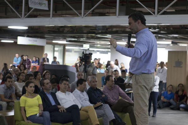 Rueda Prensa Contingencia Hidroituango Mayo 25
Fecha: Mayo 25 2018.
Rueda Prensa Contingencia Hidroituango.
Para descargar esta fotografía en alta resolución, haga clic sobre la imagen hasta que la misma se despliegue en la pantalla completa; luego dé clic derecho y elija la opción "guardar imagen como". 
En caso de publicación por cualquier medio, solicitamos acompañarla del crédito: "Foto EPM"
Palabras clave: Rueda Prensa Contingencia Hidroituango Mayo 25