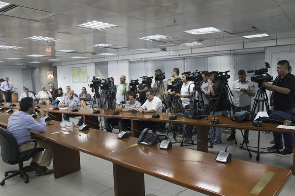 Rueda Prensa Contingencia Hidroituango Mayo 25
Fecha: Mayo 25 2018.
Rueda Prensa Contingencia Hidroituango.
Para descargar esta fotografía en alta resolución, haga clic sobre la imagen hasta que la misma se despliegue en la pantalla completa; luego dé clic derecho y elija la opción "guardar imagen como". 
En caso de publicación por cualquier medio, solicitamos acompañarla del crédito: "Foto EPM"
Palabras clave: Rueda Prensa Contingencia Hidroituango Mayo 25