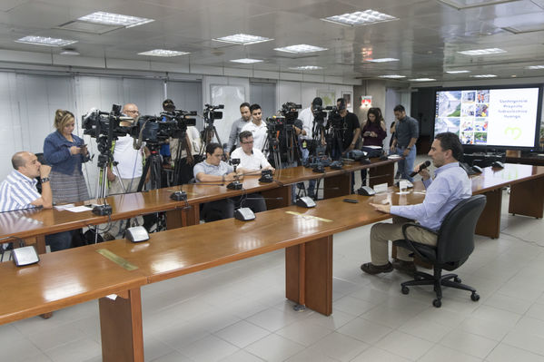 Rueda Prensa Contingencia Hidroituango Mayo 25
Fecha: Mayo 25 2018.
Rueda Prensa Contingencia Hidroituango.
Para descargar esta fotografía en alta resolución, haga clic sobre la imagen hasta que la misma se despliegue en la pantalla completa; luego dé clic derecho y elija la opción "guardar imagen como". 
En caso de publicación por cualquier medio, solicitamos acompañarla del crédito: "Foto EPM"
Palabras clave: Rueda Prensa Contingencia Hidroituango Mayo 25