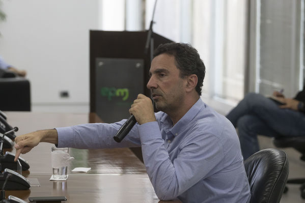 Rueda Prensa Contingencia Hidroituango Mayo 25
Fecha: Mayo 25 2018.
Rueda Prensa Contingencia Hidroituango.
Para descargar esta fotografía en alta resolución, haga clic sobre la imagen hasta que la misma se despliegue en la pantalla completa; luego dé clic derecho y elija la opción "guardar imagen como". 
En caso de publicación por cualquier medio, solicitamos acompañarla del crédito: "Foto EPM"
Palabras clave: Rueda Prensa Contingencia Hidroituango Mayo 25