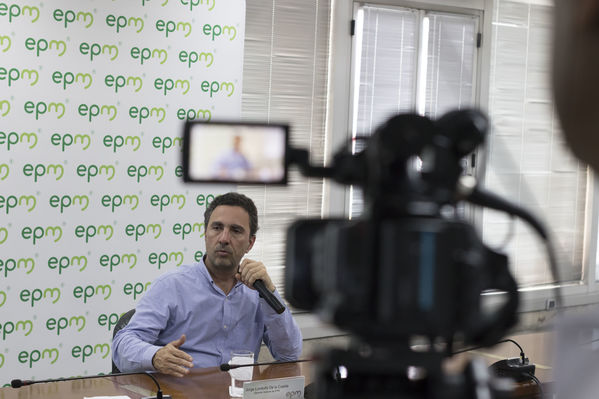 Rueda Prensa Contingencia Hidroituango Mayo 25
Fecha: Mayo 25 2018.
Rueda Prensa Contingencia Hidroituango.
Para descargar esta fotografía en alta resolución, haga clic sobre la imagen hasta que la misma se despliegue en la pantalla completa; luego dé clic derecho y elija la opción "guardar imagen como". 
En caso de publicación por cualquier medio, solicitamos acompañarla del crédito: "Foto EPM"
Palabras clave: Rueda Prensa Contingencia Hidroituango Mayo 25