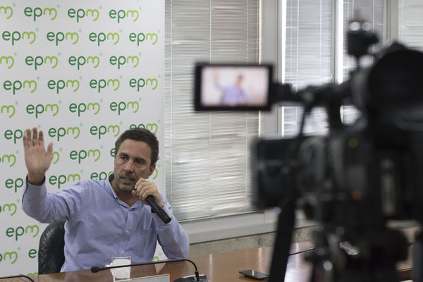 Rueda Prensa Contingencia Hidroituango Mayo 25
Fecha: Mayo 25 2018.
Rueda Prensa Contingencia Hidroituango.
Para descargar esta fotografía en alta resolución, haga clic sobre la imagen hasta que la misma se despliegue en la pantalla completa; luego dé clic derecho y elija la opción "guardar imagen como". 
En caso de publicación por cualquier medio, solicitamos acompañarla del crédito: "Foto EPM"
Palabras clave: Rueda Prensa Contingencia Hidroituango Mayo 25