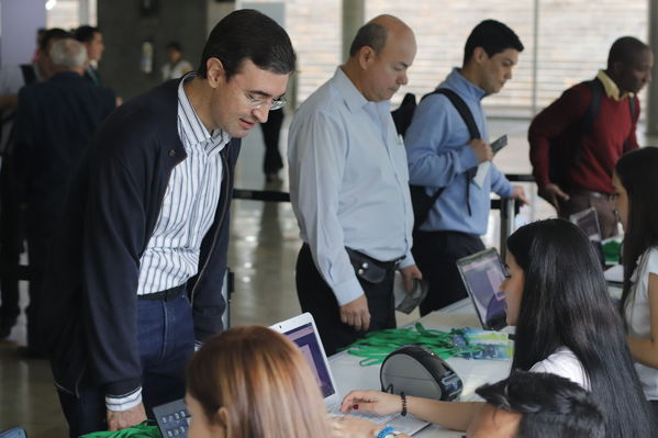 Innovar+
Innovar+
Fecha: 28 Mayo 2019.
Para descargar esta fotografía en alta resolución, haga clic sobre la imagen hasta que la misma se despliegue en la pantalla completa; luego dé clic derecho y elija la opción "guardar imagen como". 
En caso de publicación por cualquier medio, solicitamos acompañarla del crédito: "Foto EPM"
Palabras clave: Innovar+