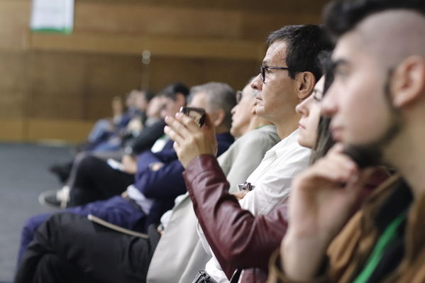 Innovar+
Innovar+
Fecha: 28 Mayo 2019.
Para descargar esta fotografía en alta resolución, haga clic sobre la imagen hasta que la misma se despliegue en la pantalla completa; luego dé clic derecho y elija la opción "guardar imagen como". 
En caso de publicación por cualquier medio, solicitamos acompañarla del crédito: "Foto EPM"
Palabras clave: Innovar+
