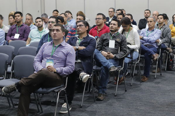 Innovar+
Innovar+
Fecha: 28 Mayo 2019.
Para descargar esta fotografía en alta resolución, haga clic sobre la imagen hasta que la misma se despliegue en la pantalla completa; luego dé clic derecho y elija la opción "guardar imagen como". 
En caso de publicación por cualquier medio, solicitamos acompañarla del crédito: "Foto EPM"
Palabras clave: Innovar+