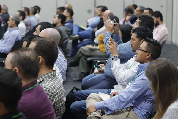 Innovar+
Innovar+
Fecha: 28 Mayo 2019.
Para descargar esta fotografía en alta resolución, haga clic sobre la imagen hasta que la misma se despliegue en la pantalla completa; luego dé clic derecho y elija la opción "guardar imagen como". 
En caso de publicación por cualquier medio, solicitamos acompañarla del crédito: "Foto EPM"
Palabras clave: Innovar+