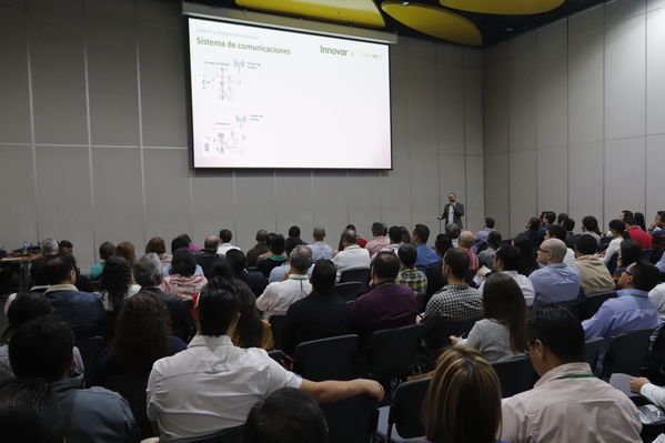 Innovar+
Innovar+
Fecha: 28 Mayo 2019.
Para descargar esta fotografía en alta resolución, haga clic sobre la imagen hasta que la misma se despliegue en la pantalla completa; luego dé clic derecho y elija la opción "guardar imagen como". 
En caso de publicación por cualquier medio, solicitamos acompañarla del crédito: "Foto EPM"
Palabras clave: Innovar+