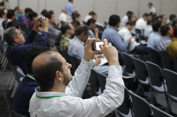 Innovar+
Innovar+
Fecha: 28 Mayo 2019.
Para descargar esta fotografía en alta resolución, haga clic sobre la imagen hasta que la misma se despliegue en la pantalla completa; luego dé clic derecho y elija la opción "guardar imagen como". 
En caso de publicación por cualquier medio, solicitamos acompañarla del crédito: "Foto EPM"
Palabras clave: Innovar+