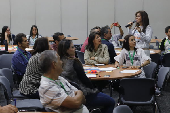 Innovar+
Innovar+
Fecha: 28 Mayo 2019.
Para descargar esta fotografía en alta resolución, haga clic sobre la imagen hasta que la misma se despliegue en la pantalla completa; luego dé clic derecho y elija la opción "guardar imagen como". 
En caso de publicación por cualquier medio, solicitamos acompañarla del crédito: "Foto EPM"
Palabras clave: Innovar+