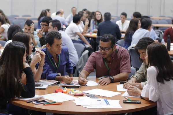 Innovar+
Innovar+
Fecha: 28 Mayo 2019.
Para descargar esta fotografía en alta resolución, haga clic sobre la imagen hasta que la misma se despliegue en la pantalla completa; luego dé clic derecho y elija la opción "guardar imagen como". 
En caso de publicación por cualquier medio, solicitamos acompañarla del crédito: "Foto EPM"
Palabras clave: Innovar+