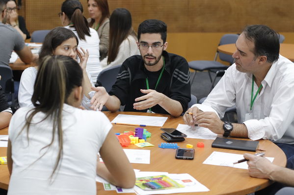 Innovar+
Innovar+
Fecha: 28 Mayo 2019.
Para descargar esta fotografía en alta resolución, haga clic sobre la imagen hasta que la misma se despliegue en la pantalla completa; luego dé clic derecho y elija la opción "guardar imagen como". 
En caso de publicación por cualquier medio, solicitamos acompañarla del crédito: "Foto EPM"
Palabras clave: Innovar+