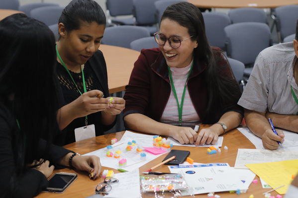 Innovar+
Innovar+
Fecha: 28 Mayo 2019.
Para descargar esta fotografía en alta resolución, haga clic sobre la imagen hasta que la misma se despliegue en la pantalla completa; luego dé clic derecho y elija la opción "guardar imagen como". 
En caso de publicación por cualquier medio, solicitamos acompañarla del crédito: "Foto EPM"
Palabras clave: Innovar+